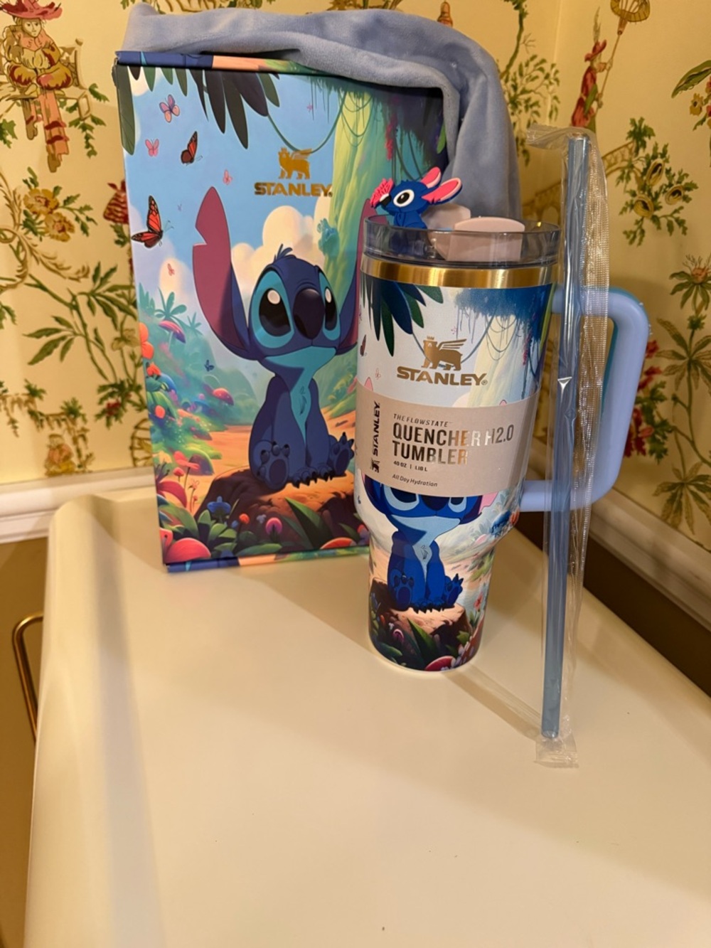 Stanley Blue Stitch Illustrated Quencher Tumbler with Handle